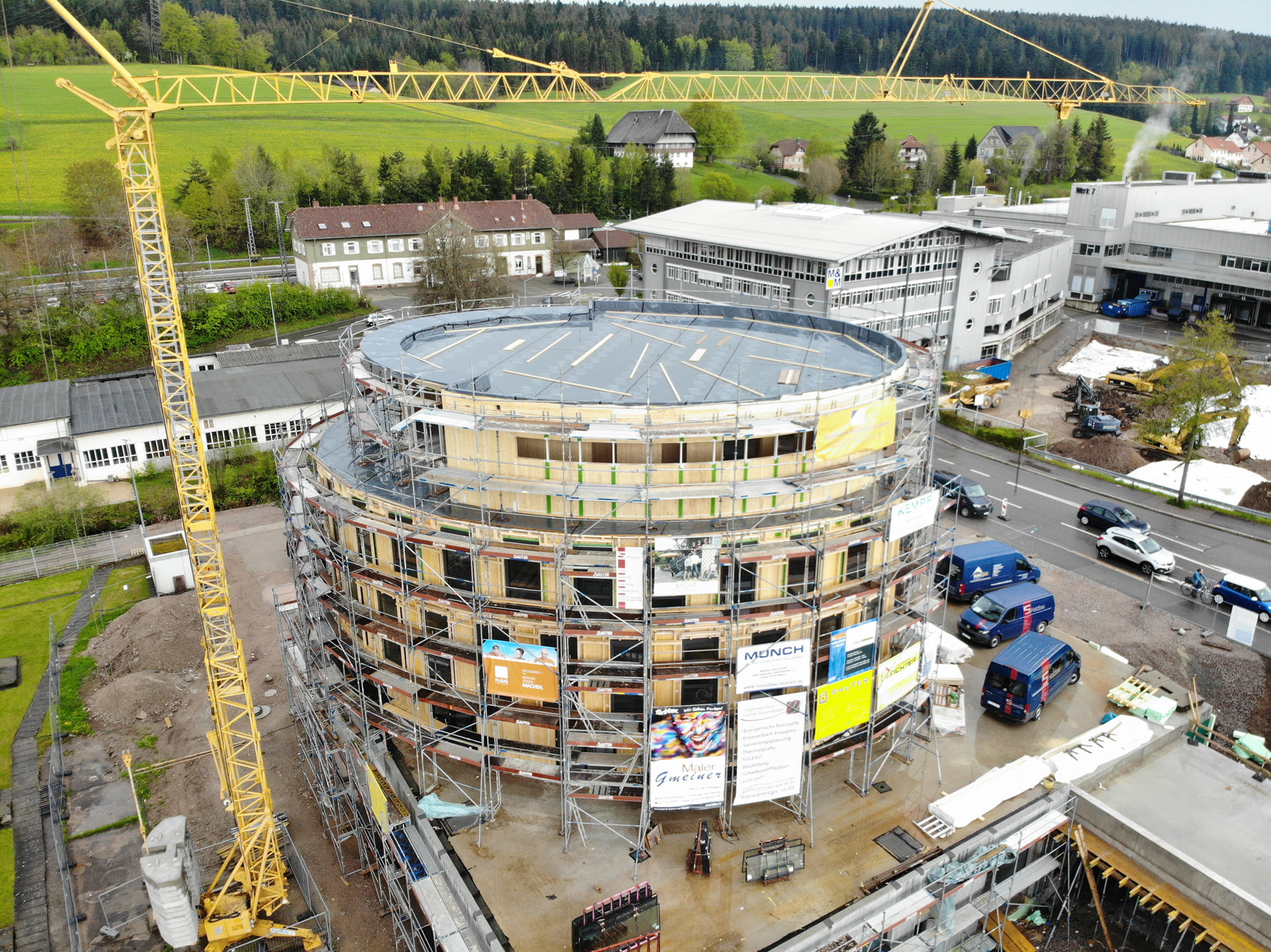 Czteropiętrowa konstrukcja drewniana w St. Georgen podczas budowy (© Ketterer Architekten)