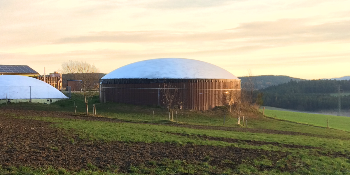 Lagerhalle mit Kuppel auf kreisrunder Basis