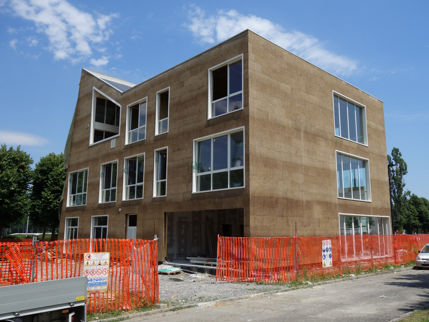 Edifício quase finalizado (© Studio Ergodomus)