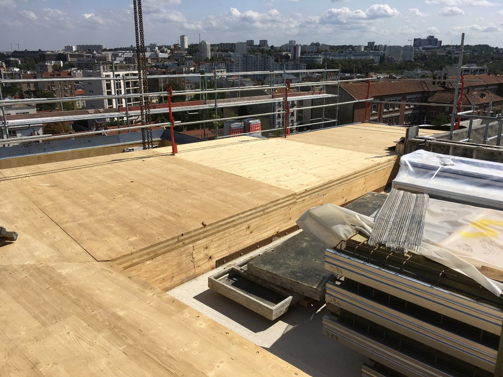 Vista detalhada dos pisos de CLT do hotel Jo&Jo em Gentilly, França (© Le Bras Frères)