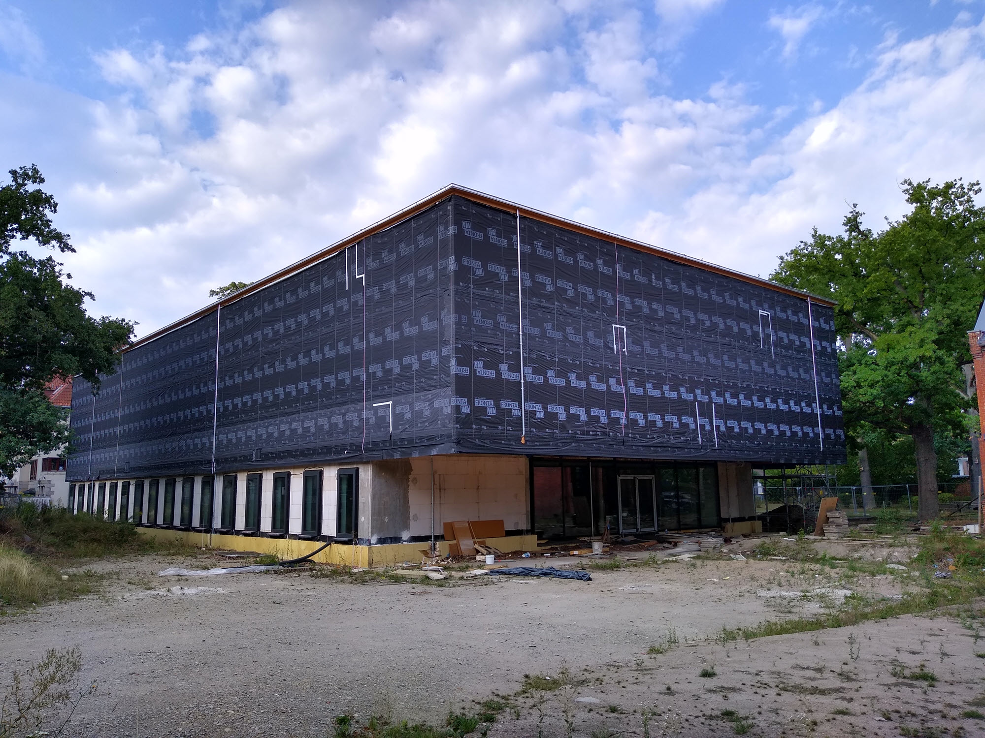 Pavilhão desportivo durante a fase de construção (© MARX KRONTAL PARTNER)