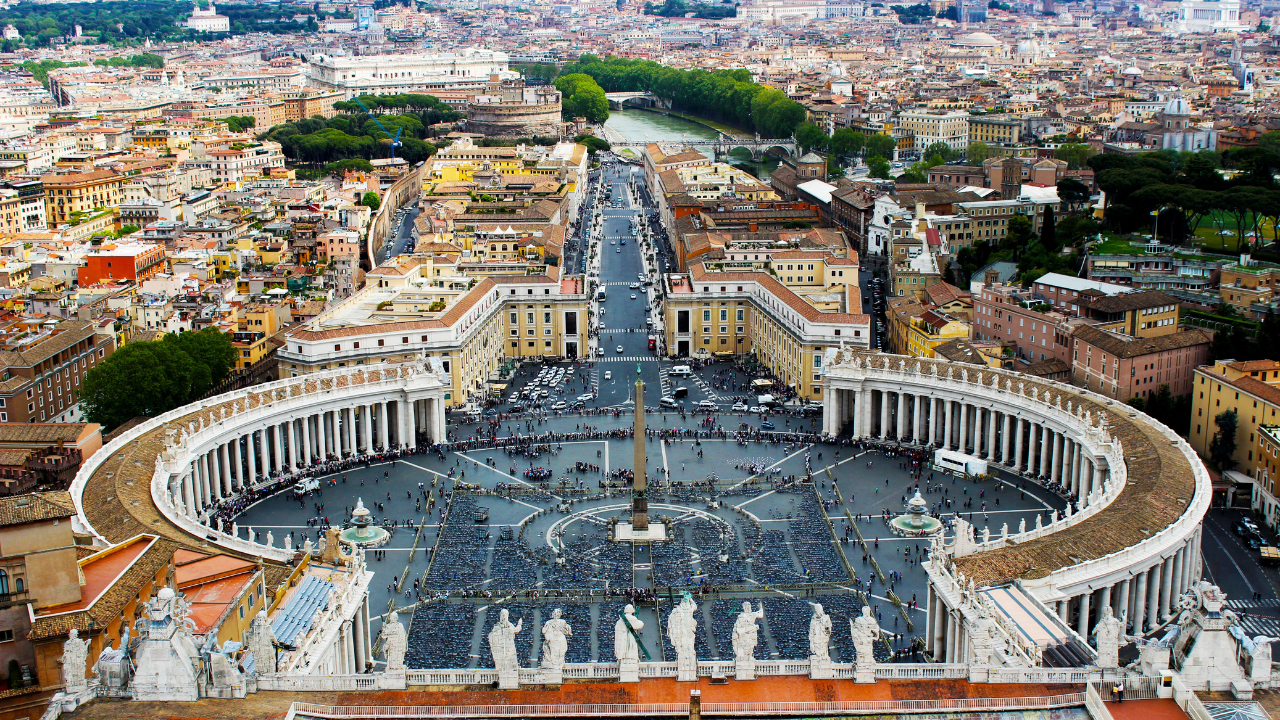 Quadrado de São Pedro em frente à Basílica de São Pedro em Roma