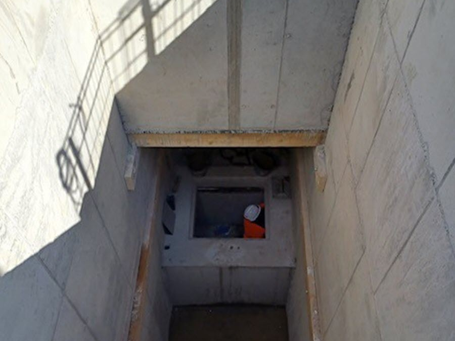 Poço de elevador em betão armado na plataforma 1 da estação de Montluçon, França (© E.T.L. Structures)