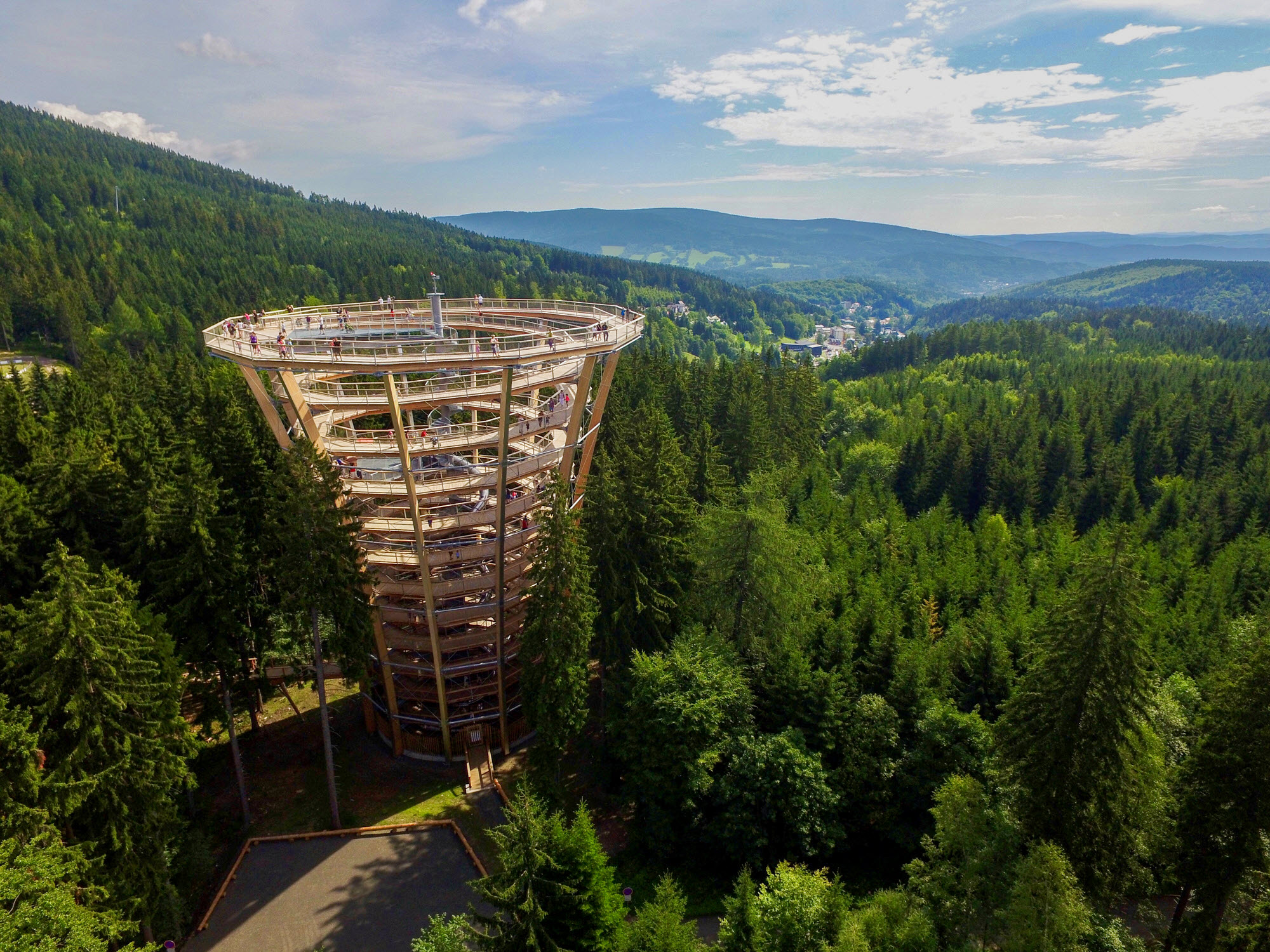 Aussichtsturm Krkonoše mit Blick über das Riesengebirge (© Erlebnis Akademie AG)