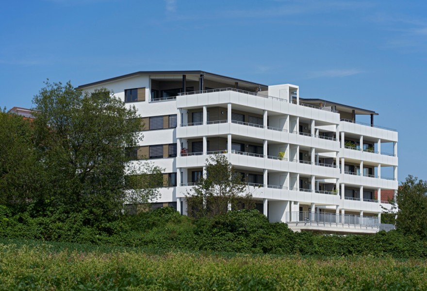 Fünfgeschossiger Holzbau mit Blick auf den Bodensee (© Conné van d´Grachten)