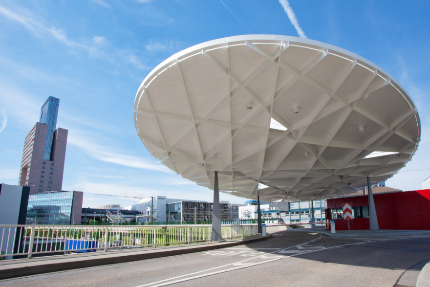 Neue Überdachungen für die Eingangstore der Messe Frankfurt