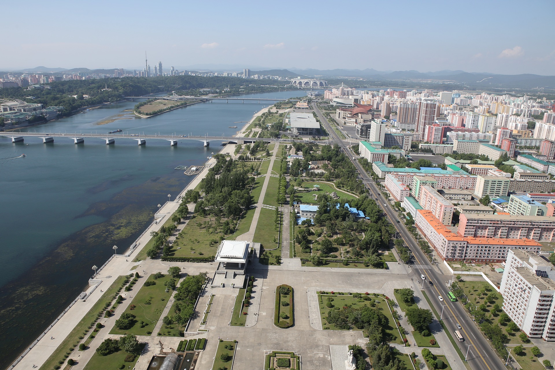 В Пхеньяне, столице Северной Кореи, не так много современных зданий.