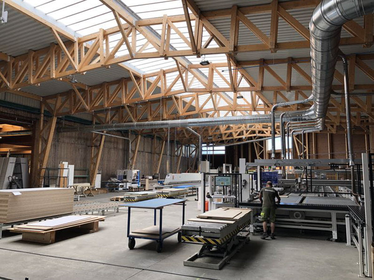 工业木制仓库，跨度26.5 m，面积1800 m2