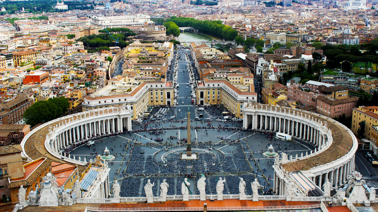 圣彼得广场（St. Peter's Basilica）在罗马