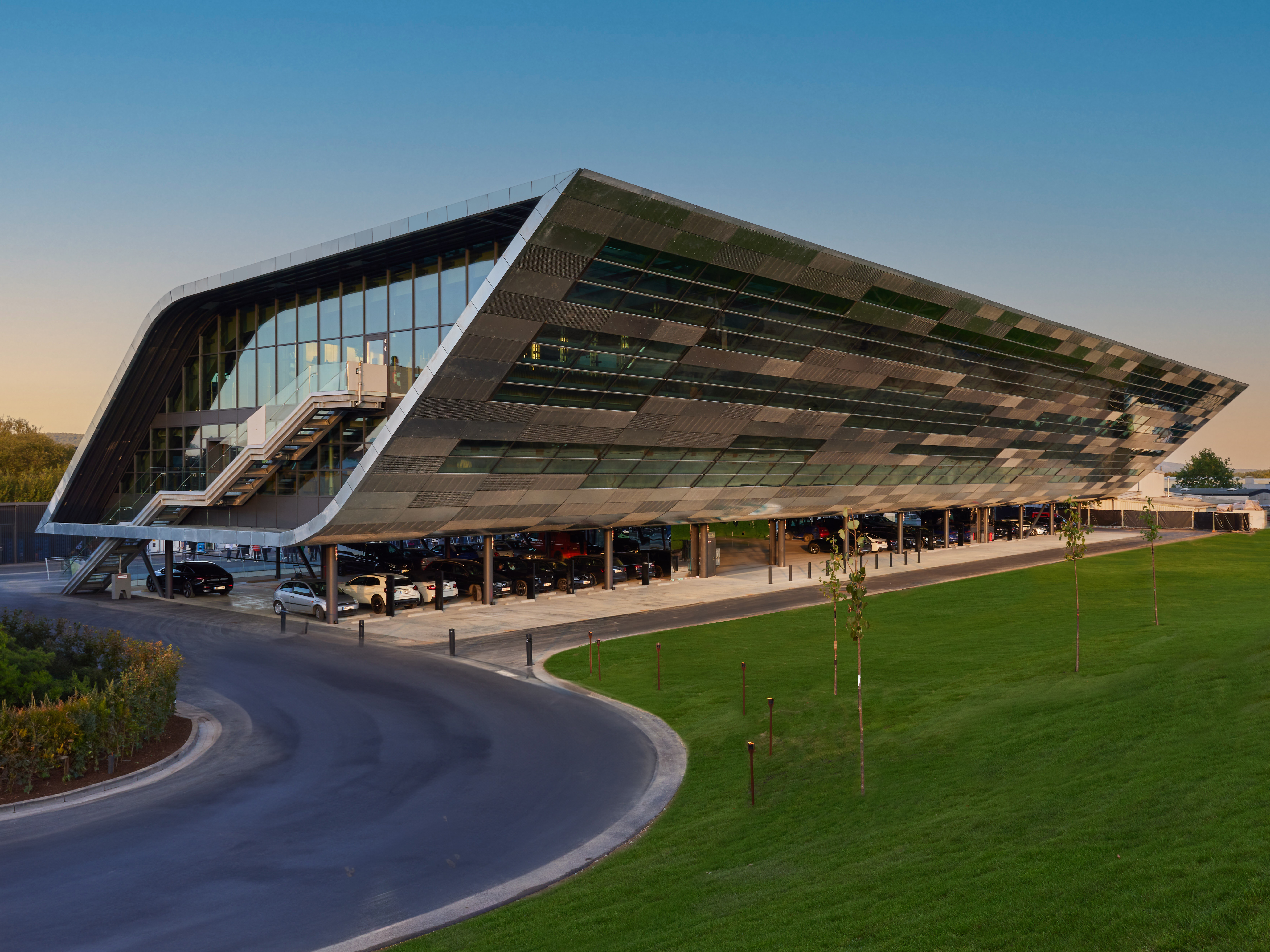 BORA旗舰店在赫尔福德的建筑结构,由Werkraum Ingenieure设计。